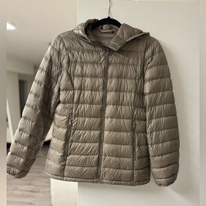 Aritzia lightweight packable puffer size S
